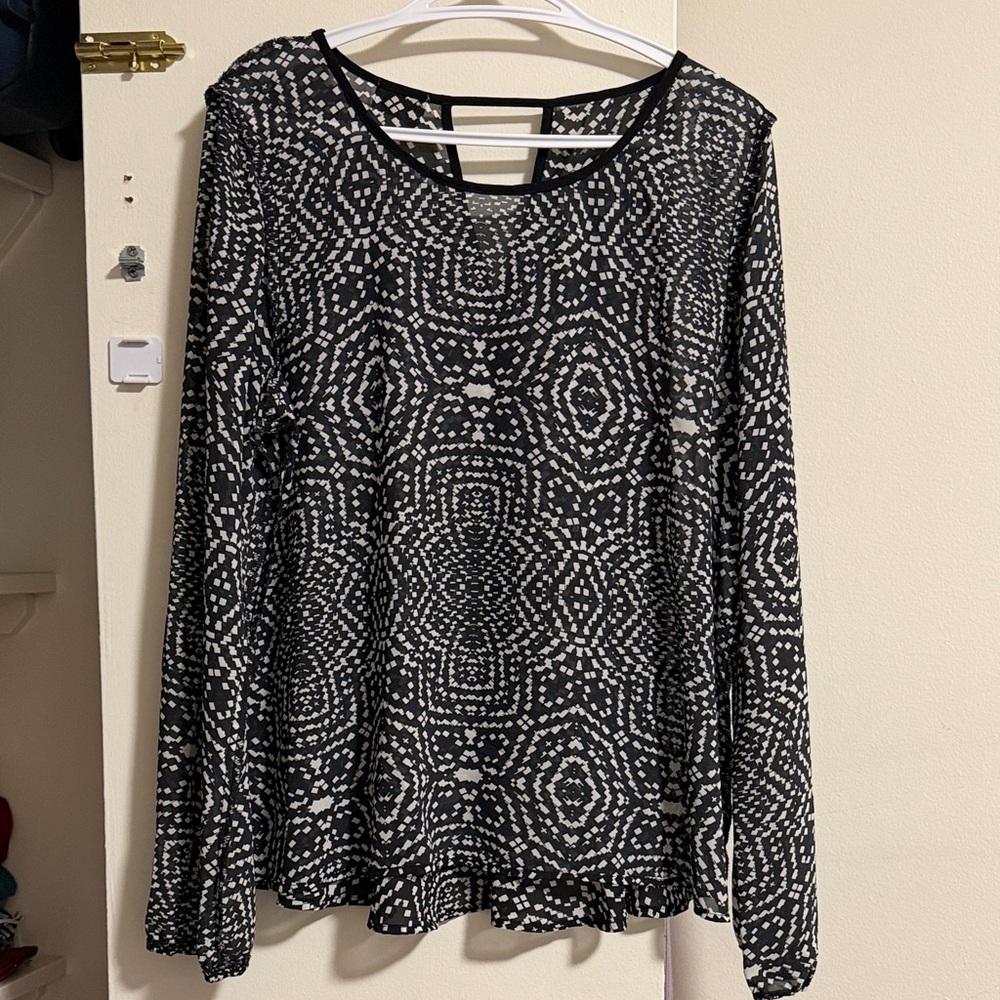 Black and White Geometric Women's Top